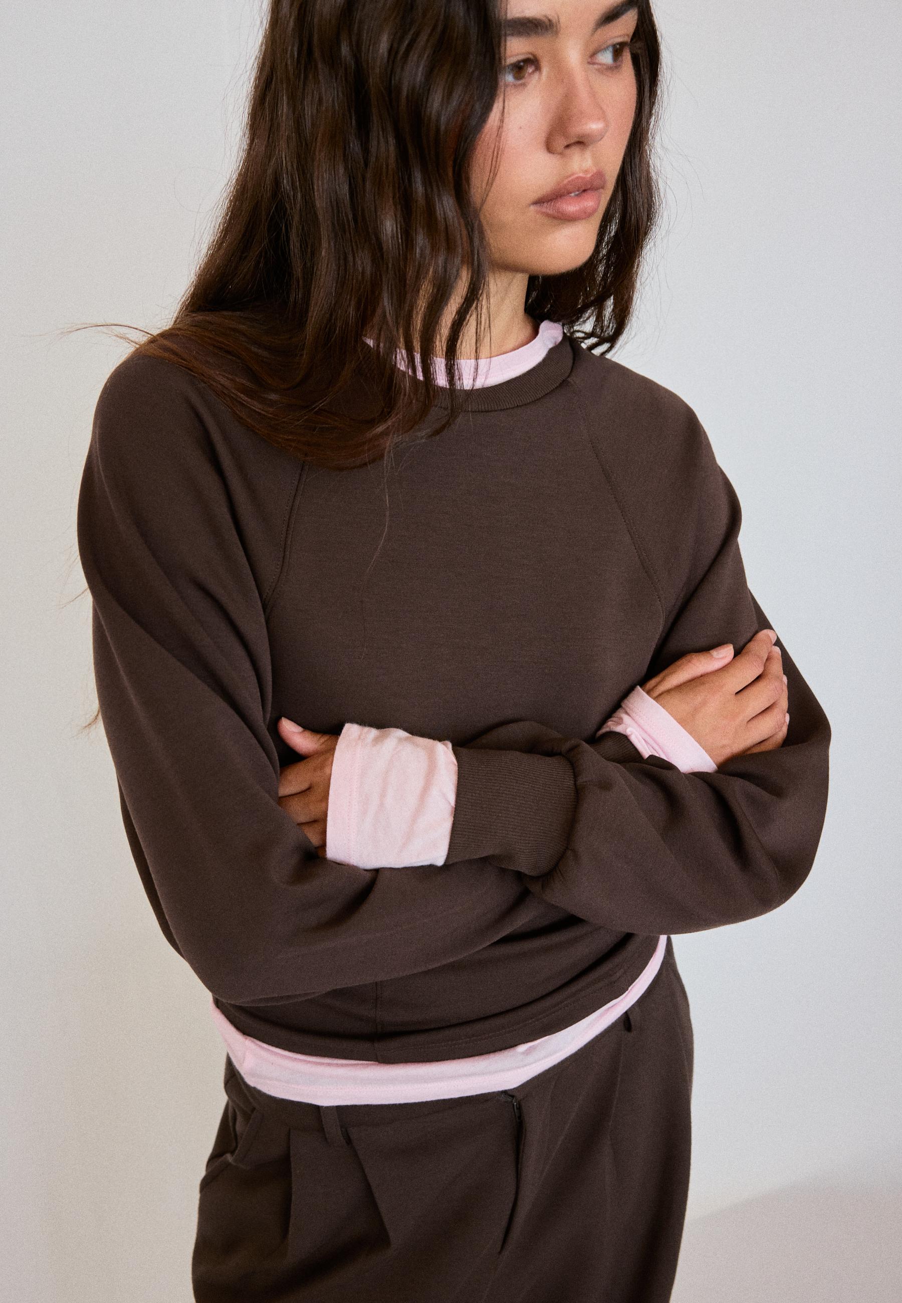 Stradivarius Yumuşak dokulu, beli oturan sweatshirt görsel 7