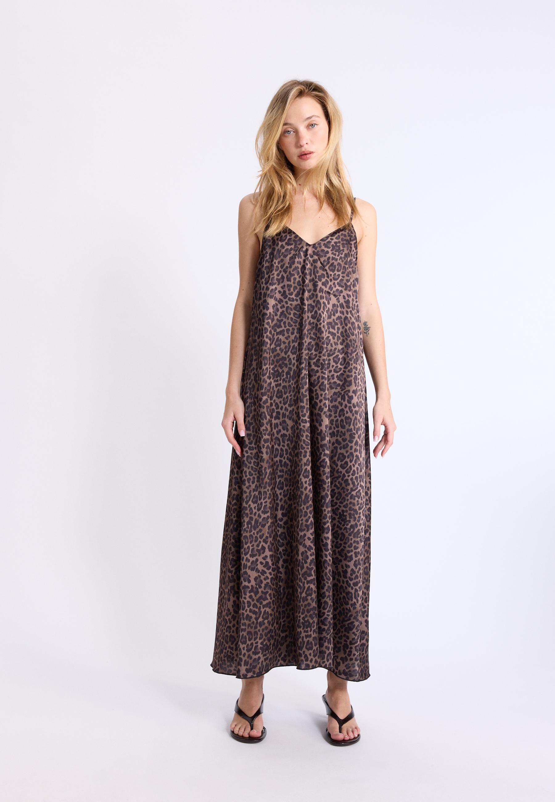 Saten görünümlü dökümlü uzun elbise - Görsel 2