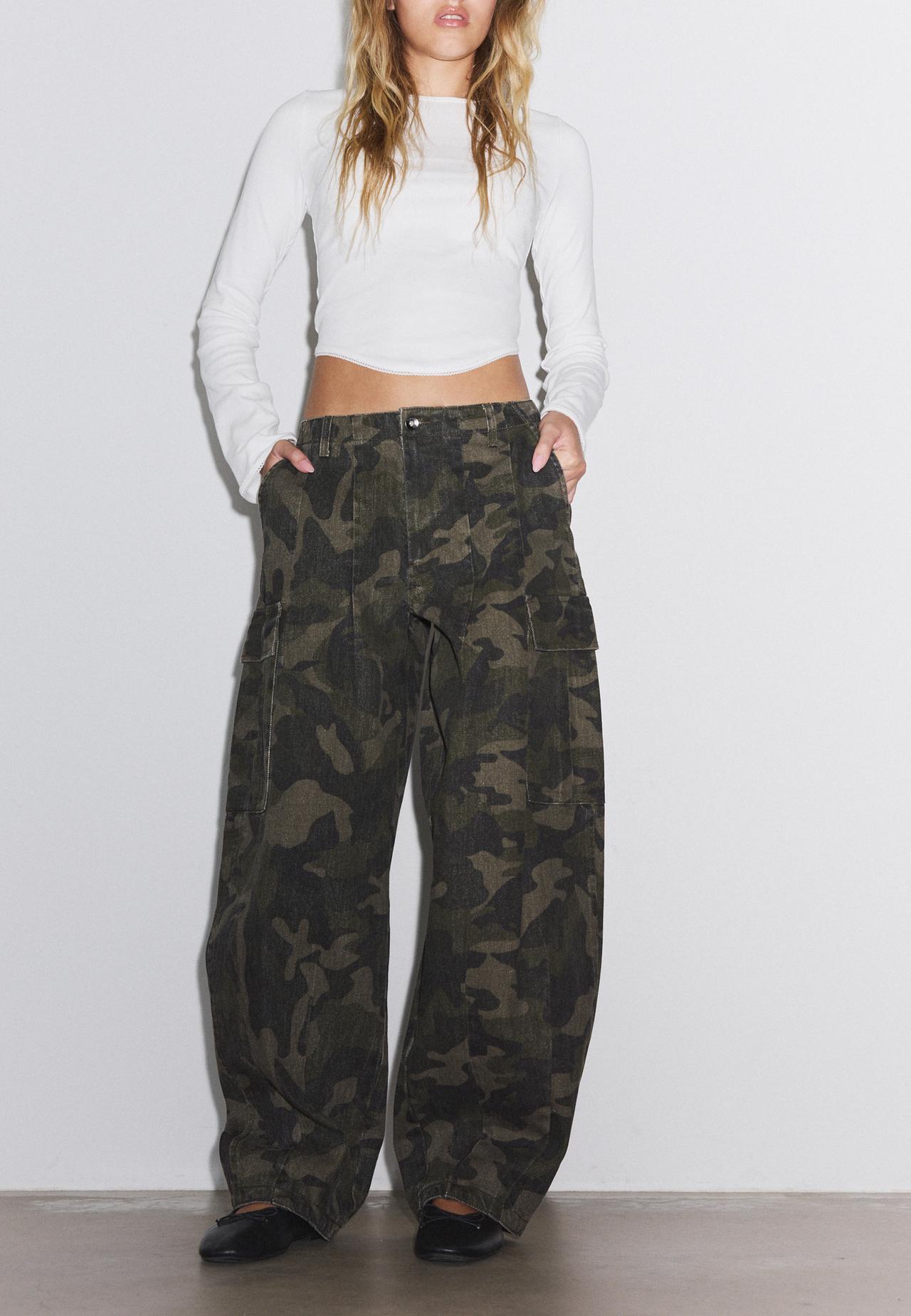 Printed cargo trousers — Khaki