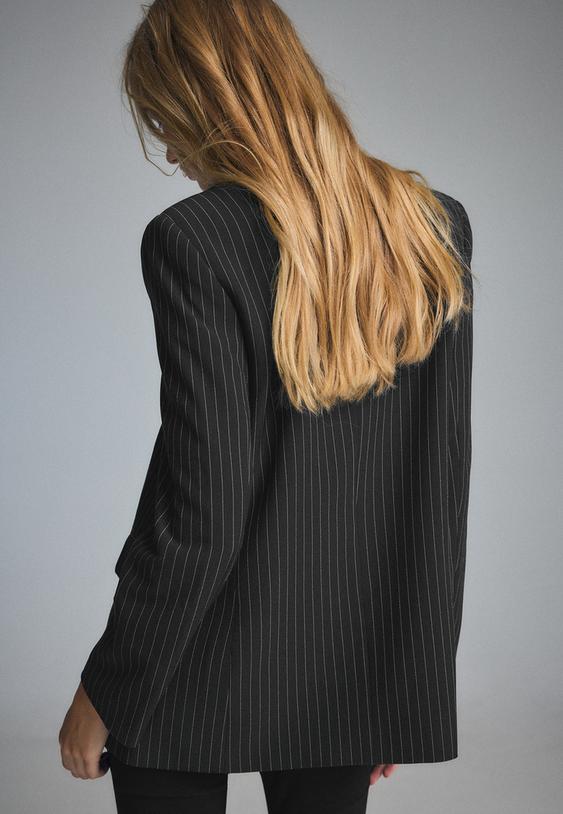 gerader-blazer-mit-streifen-und-knopfen