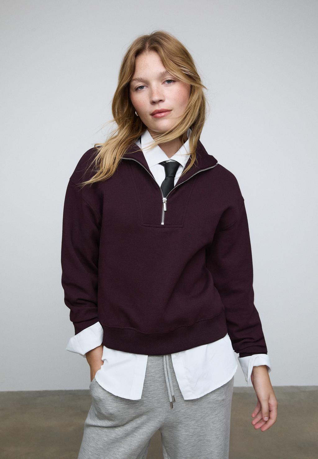 Poolokaulusvetoketjullinen collegepaita