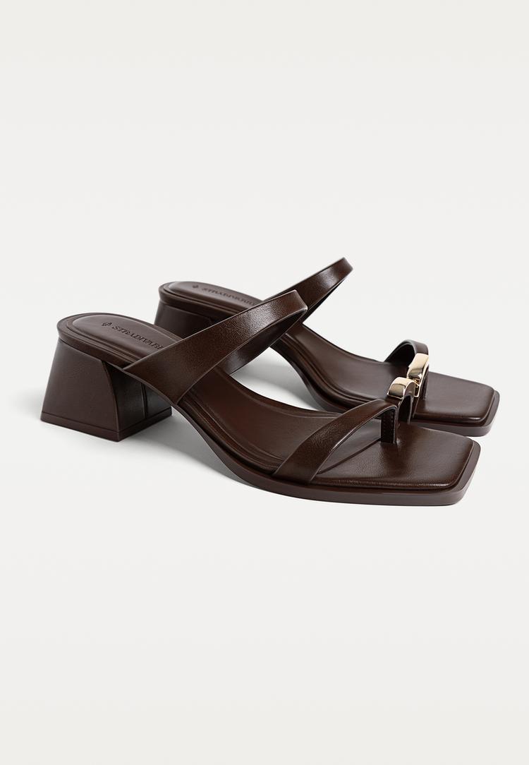 sandalias tacon detalle metalico