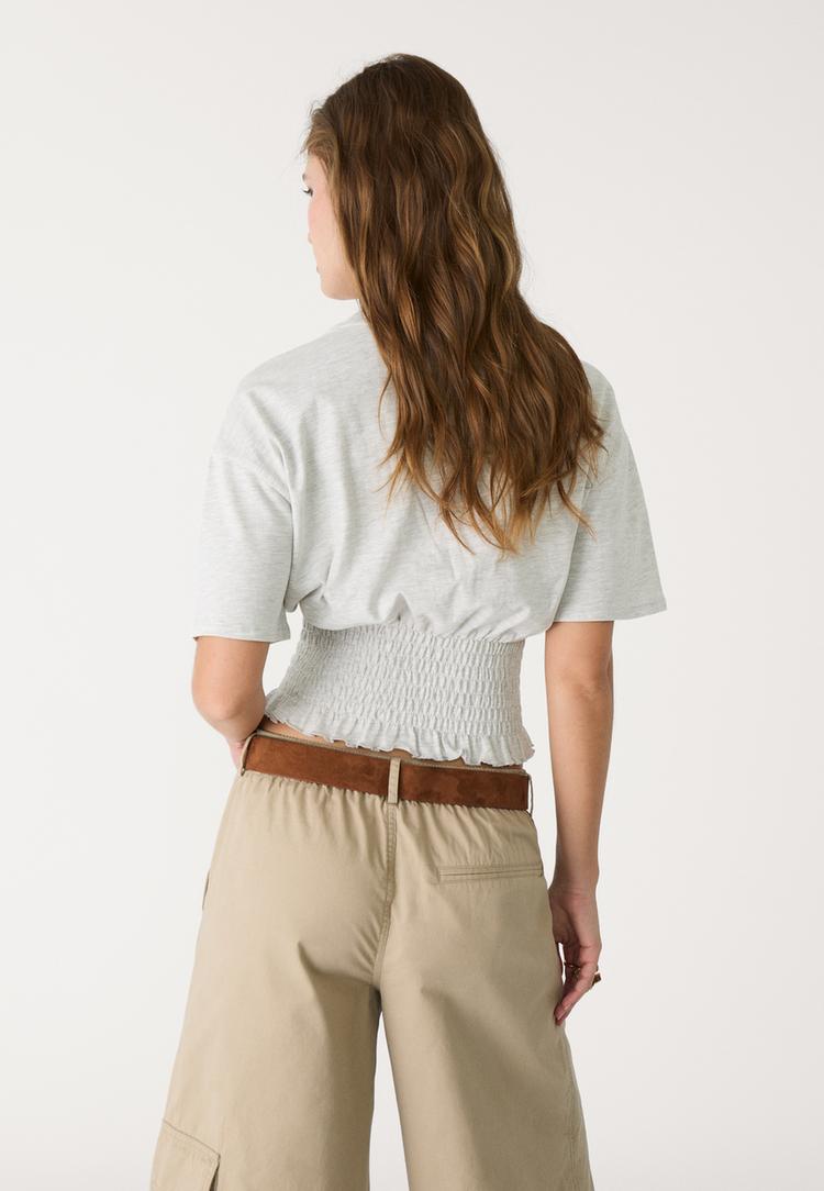 camiseta cuerpo fruncido