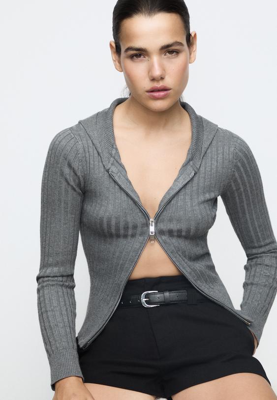 minishorts-mit-gurtel-eng-anliegend