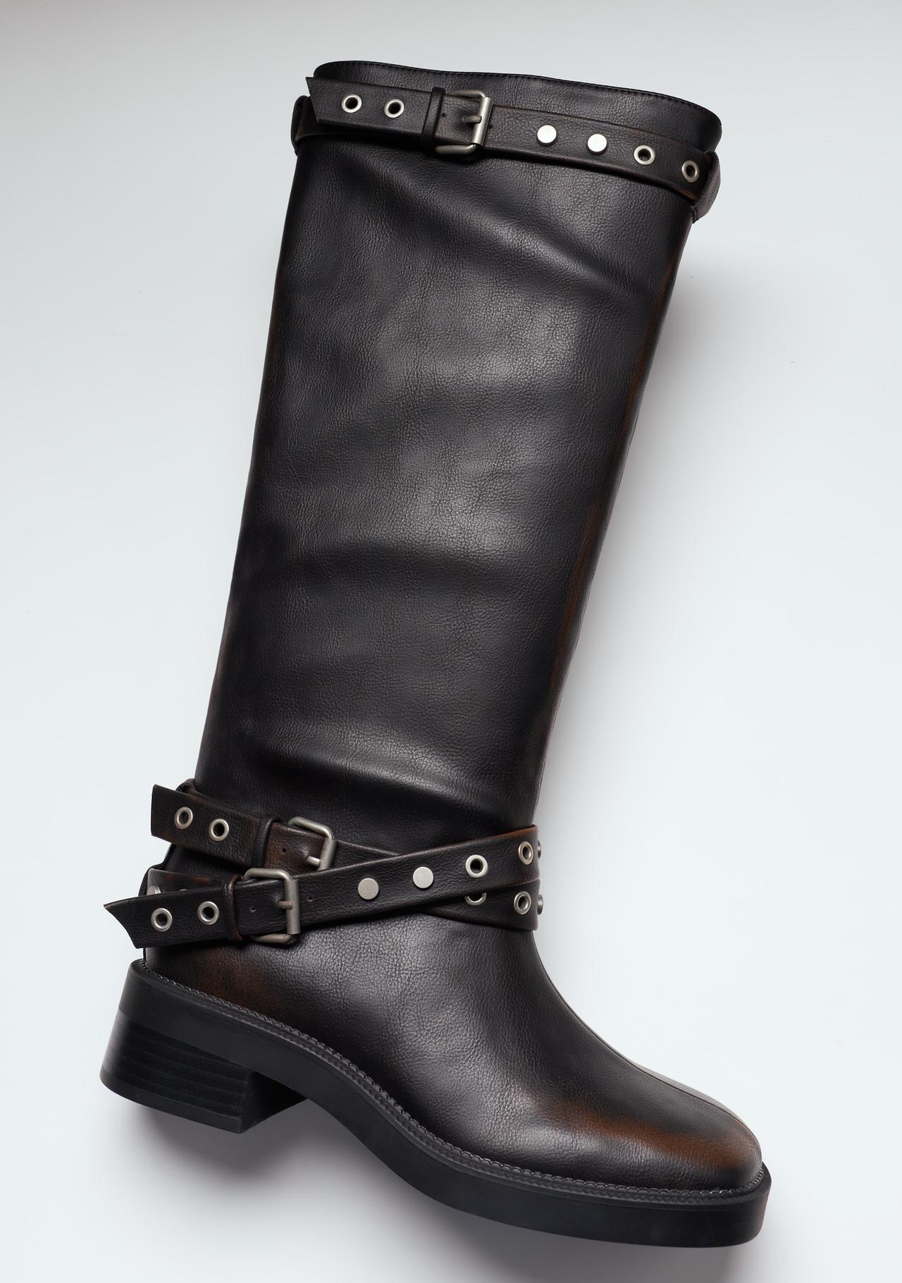 Flat buckle boots — BROWN