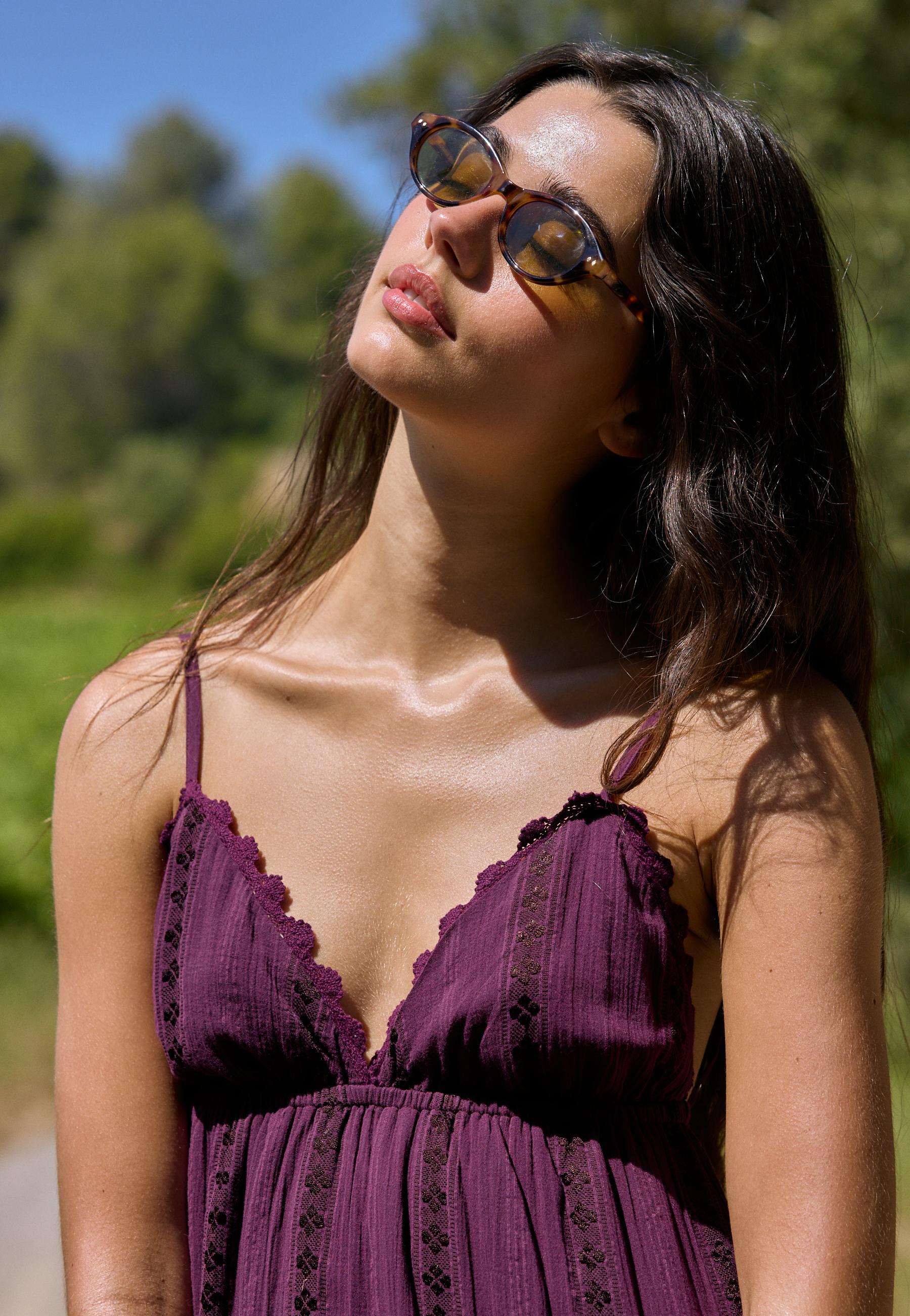 Long flowing dress with open back — Purple