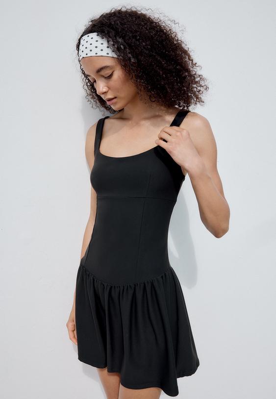 mono vestido corto