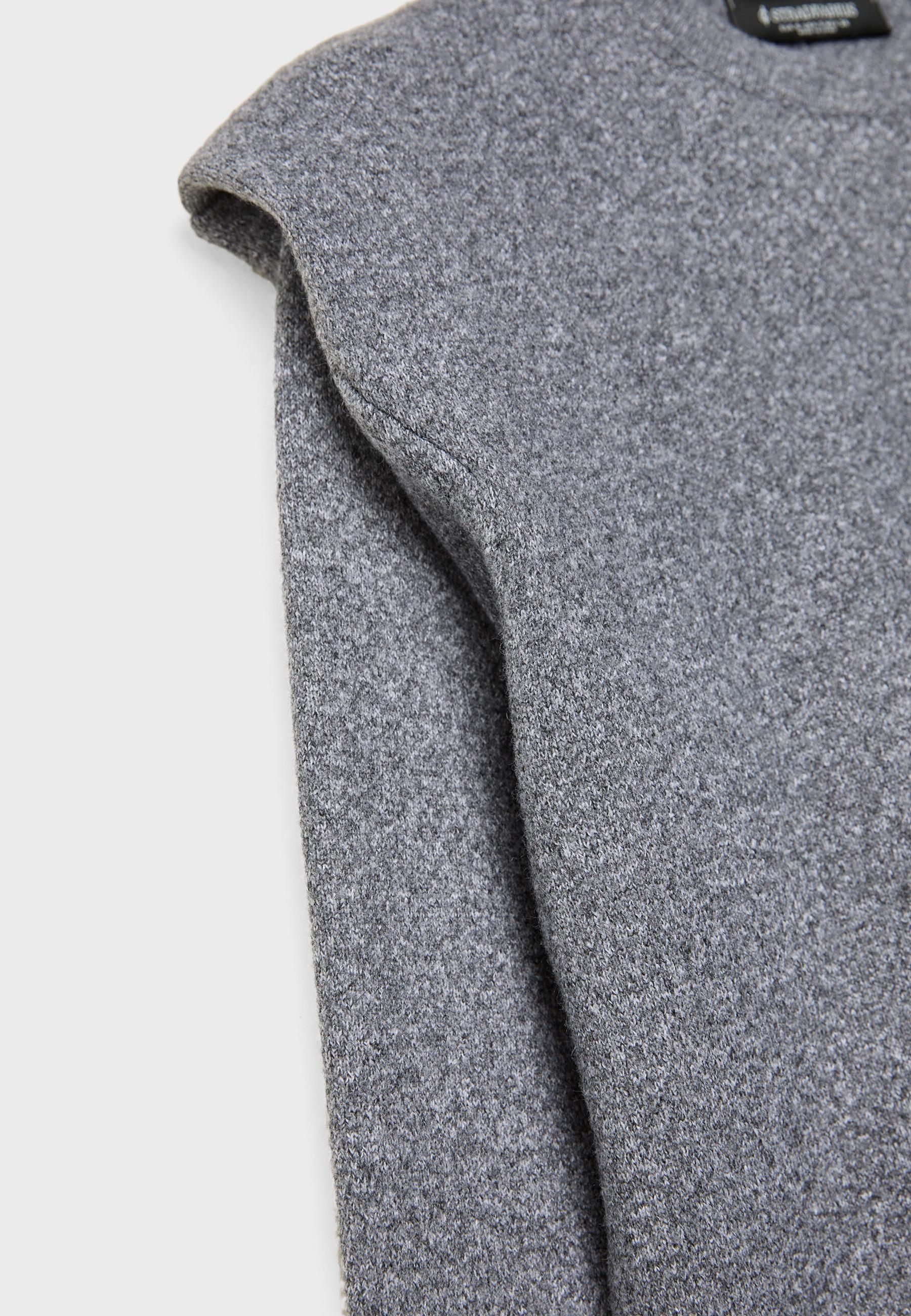 Knitted jumper with padded shoulders — Dark grey