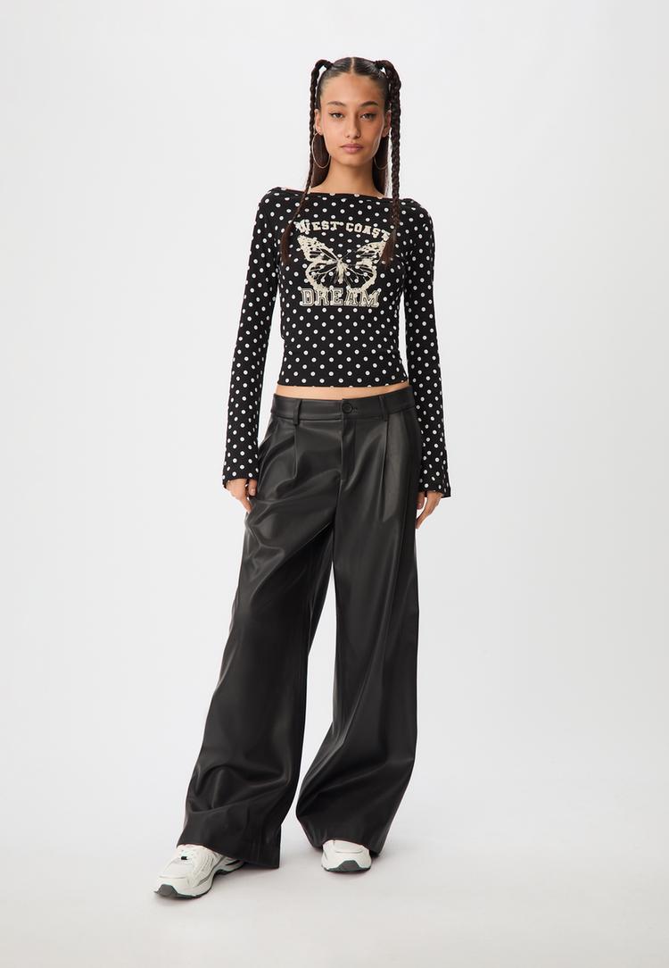 Stradivarius Bådudskåret T-Shirt Med Prikker Xs