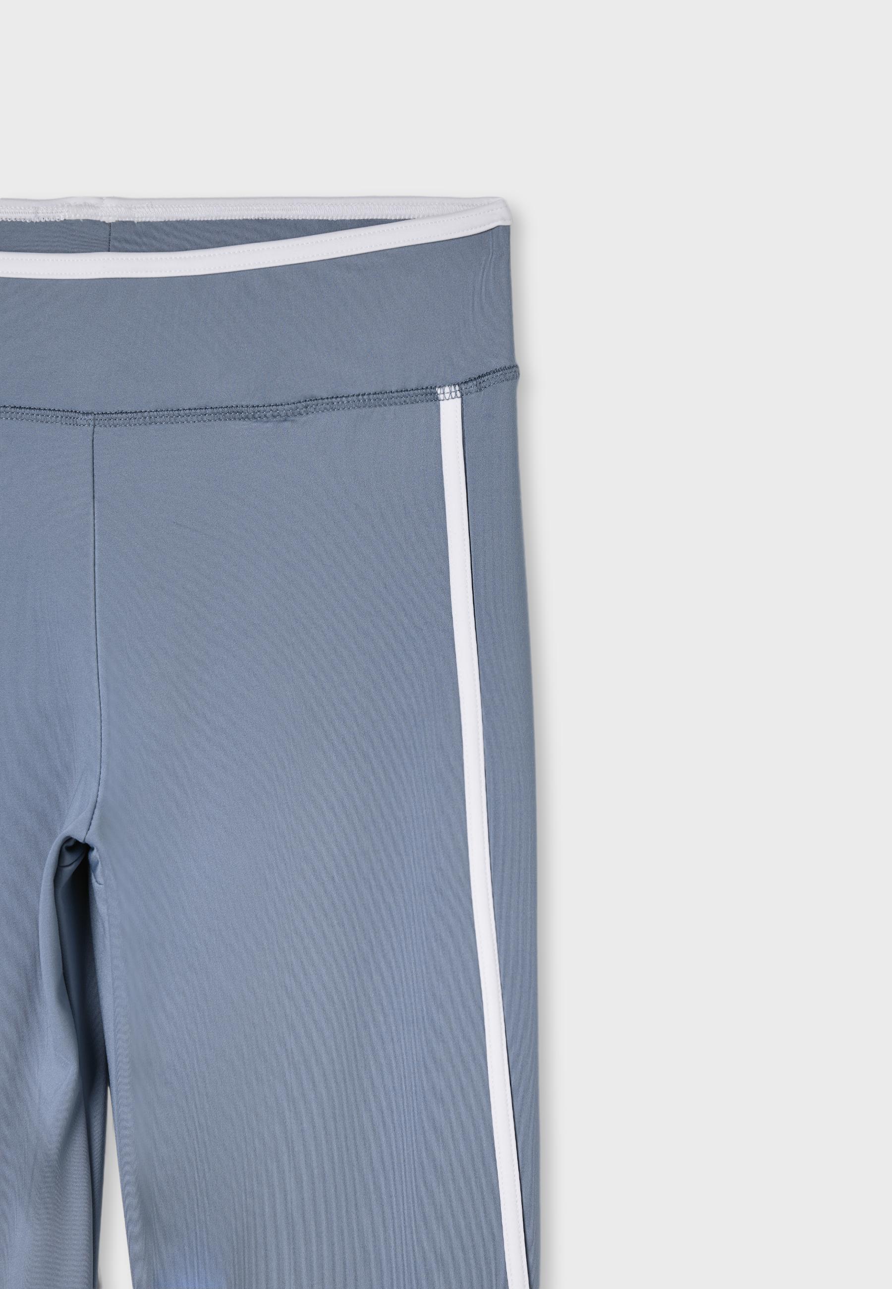 Side-stripe capri leggings — Sky blue