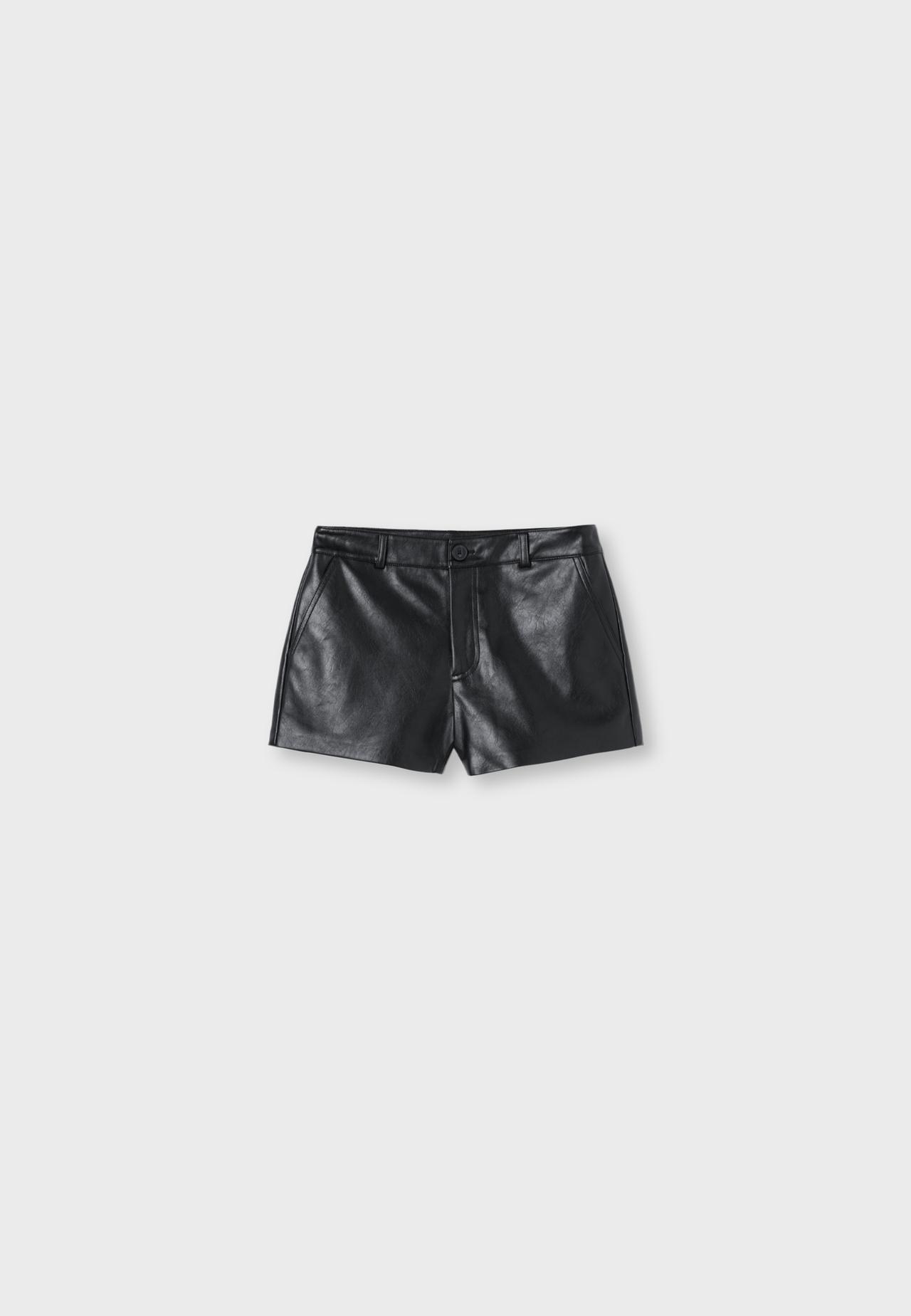 Smart leather effect shorts — Black