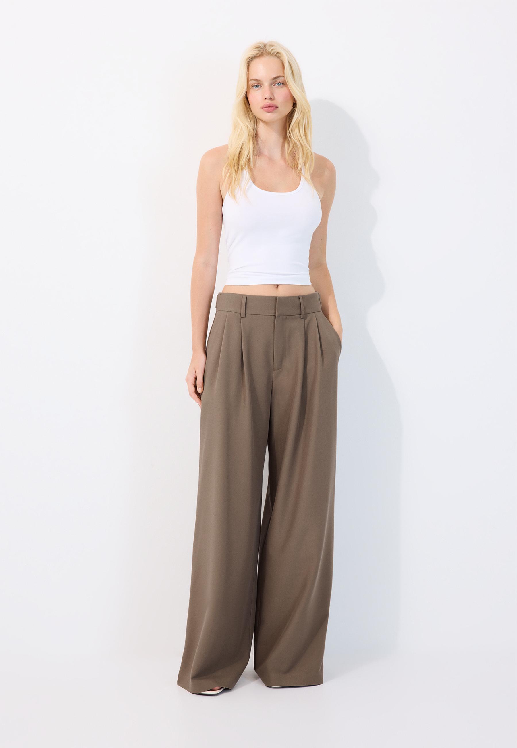 Wide-leg smart trousers with adjustable buttons — Brown