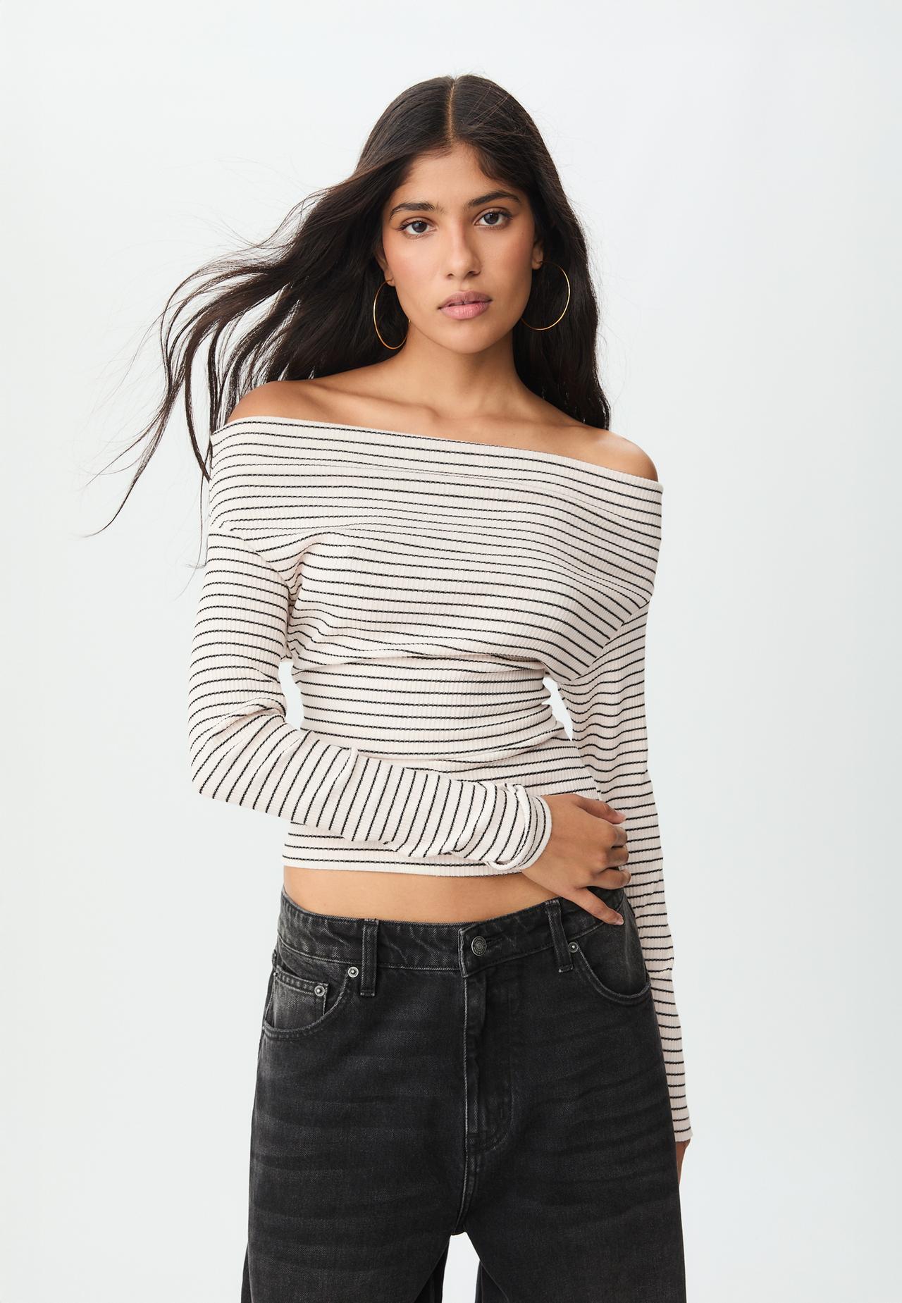 Bateau-Ausschnitt T-Shirt - Mode für Damen | Stradivarius Deutschland