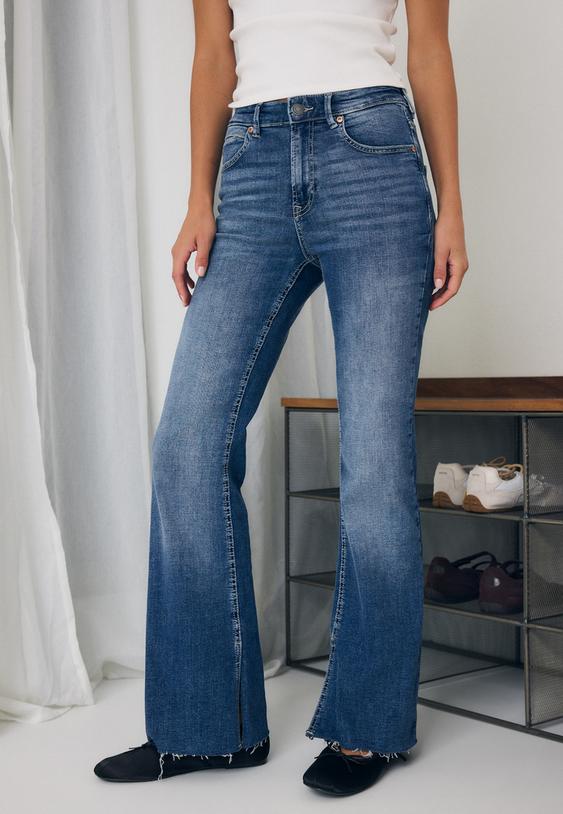 Stradivarius D74 Bell Bottom Jeans With Split Medium Light Blue Denim 16