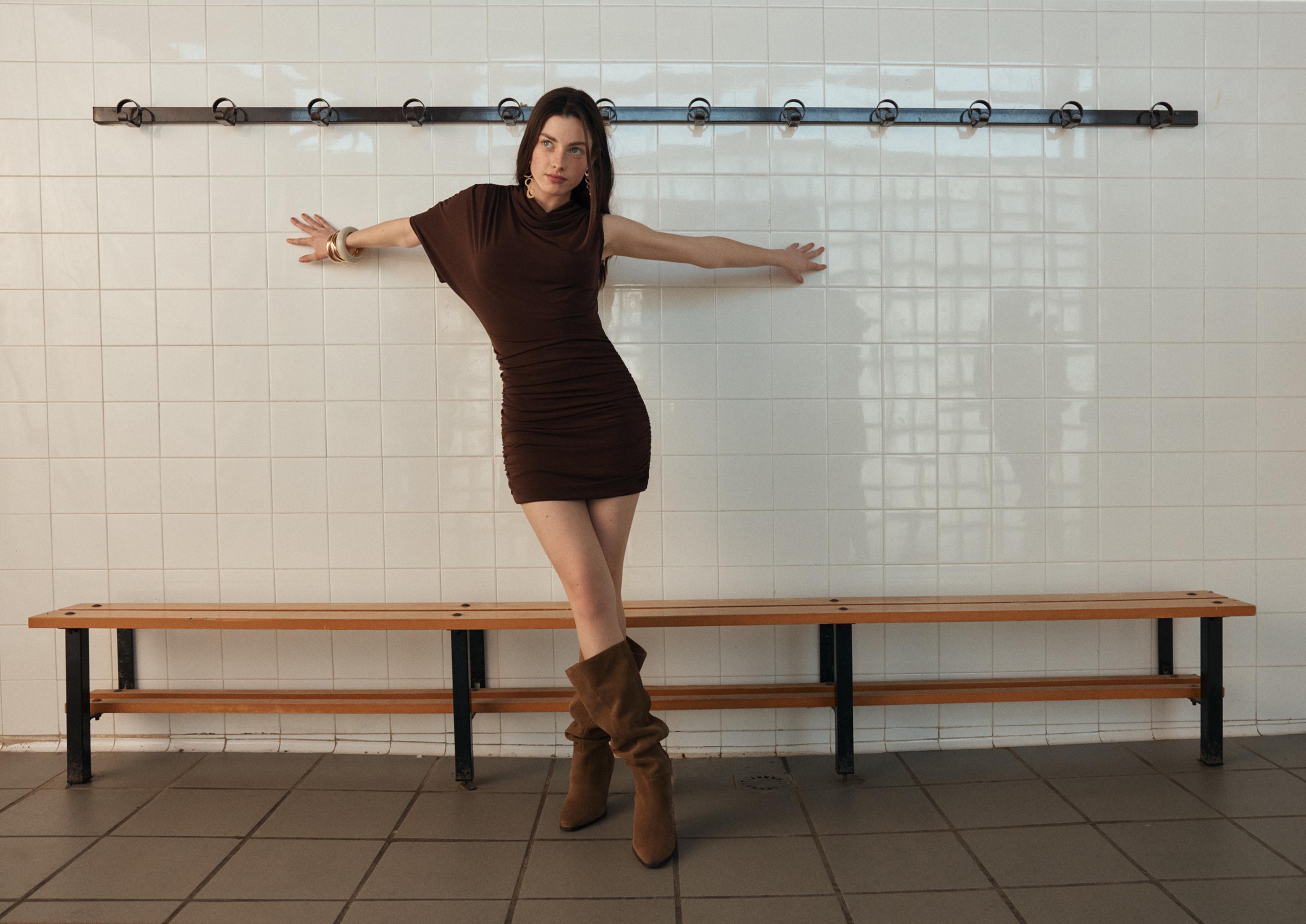 Short cape dress — Brown