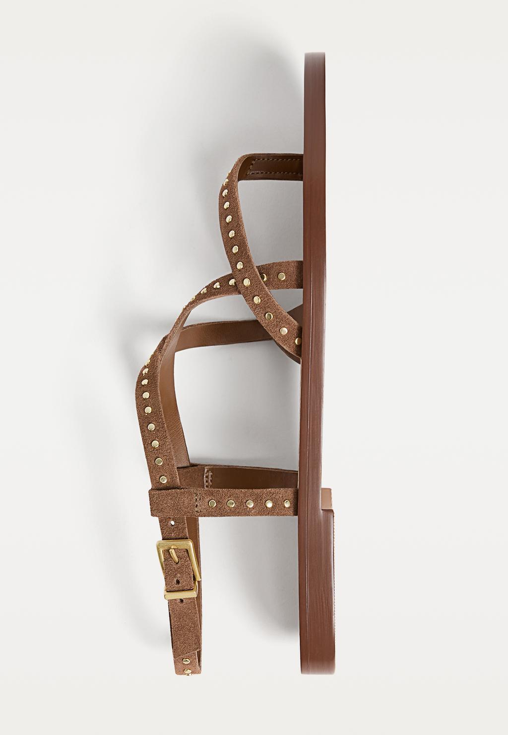 Sandali bassi in pelle con borchie