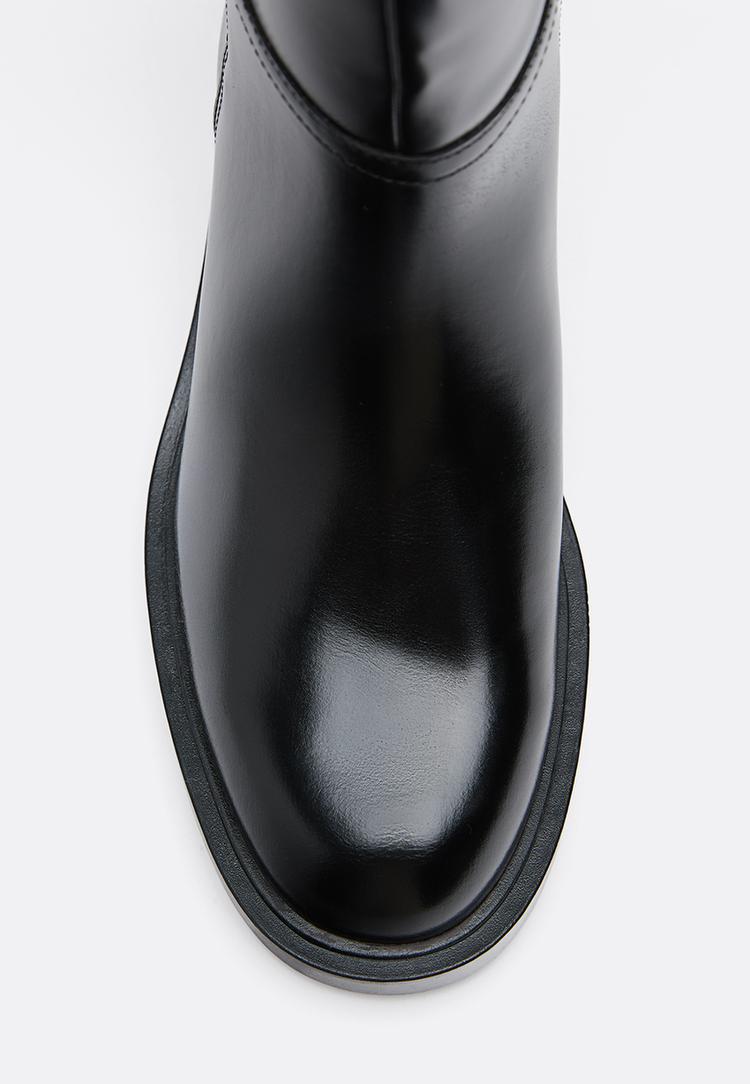flat equestrian style boots