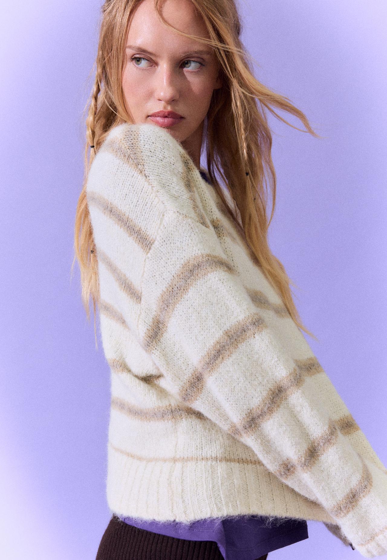 Striped knit jumper — Ecru