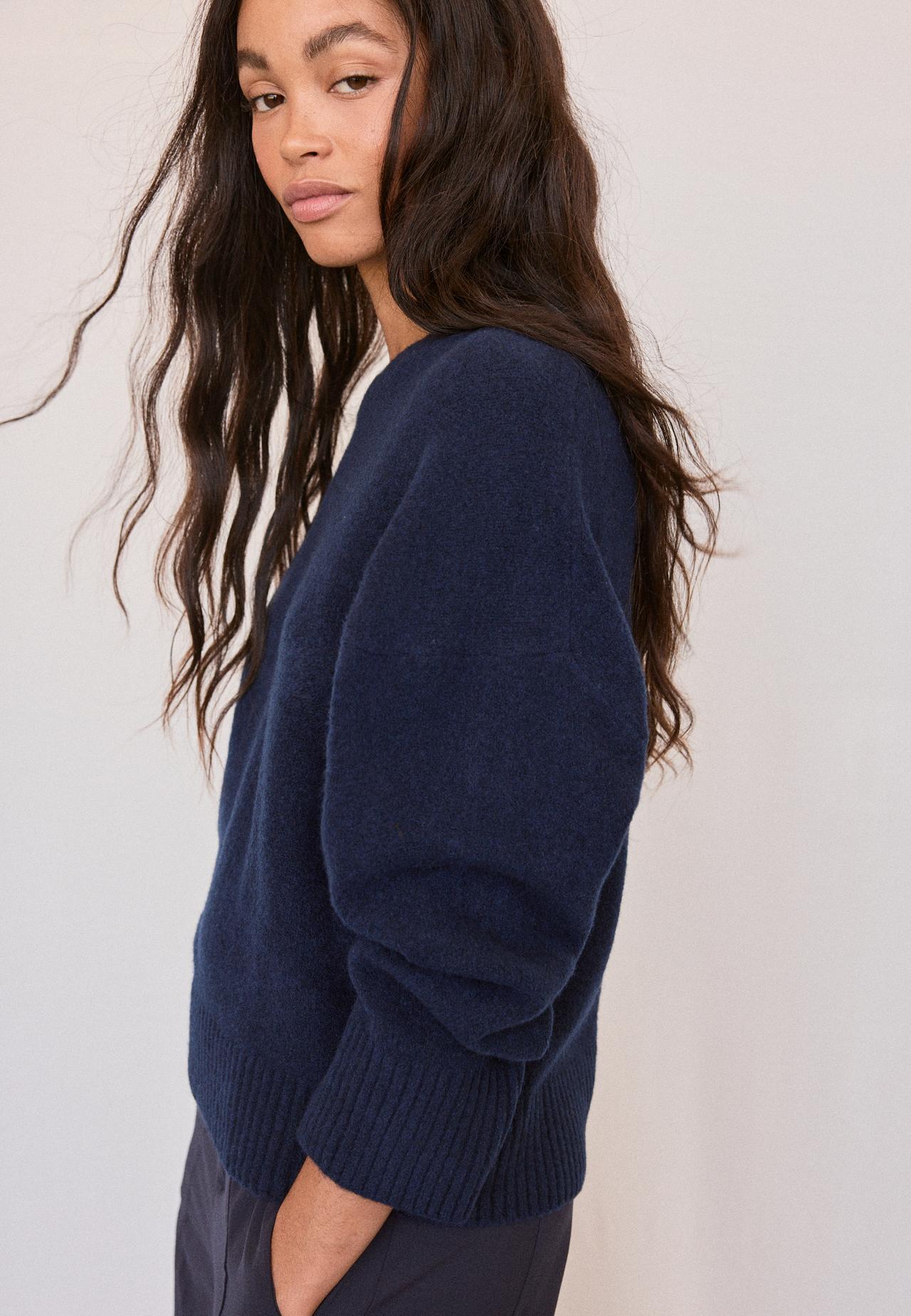 Soft-touch basic knit jumper — Navy blue