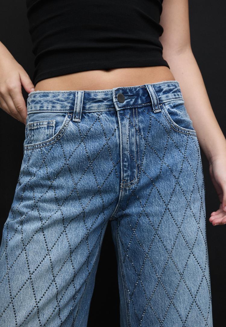 jeans con brillantini a forma di diamante