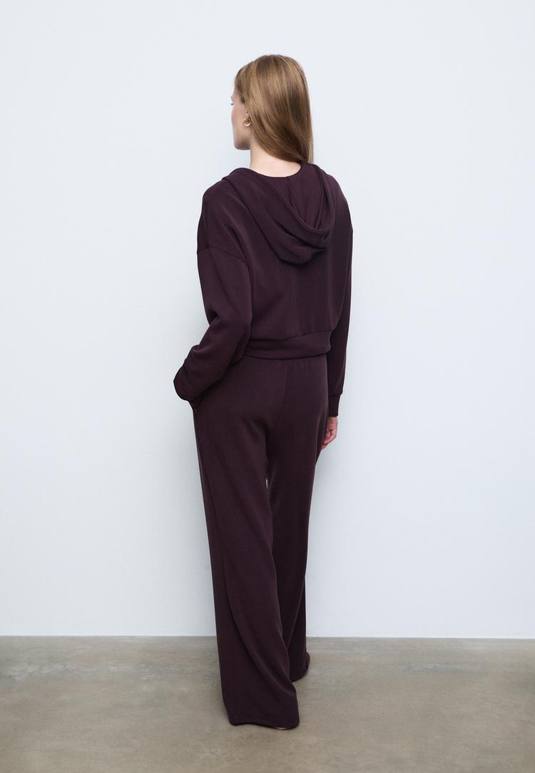 hose-mit-weitem-bein-ziernaht-und-weicher-haptik