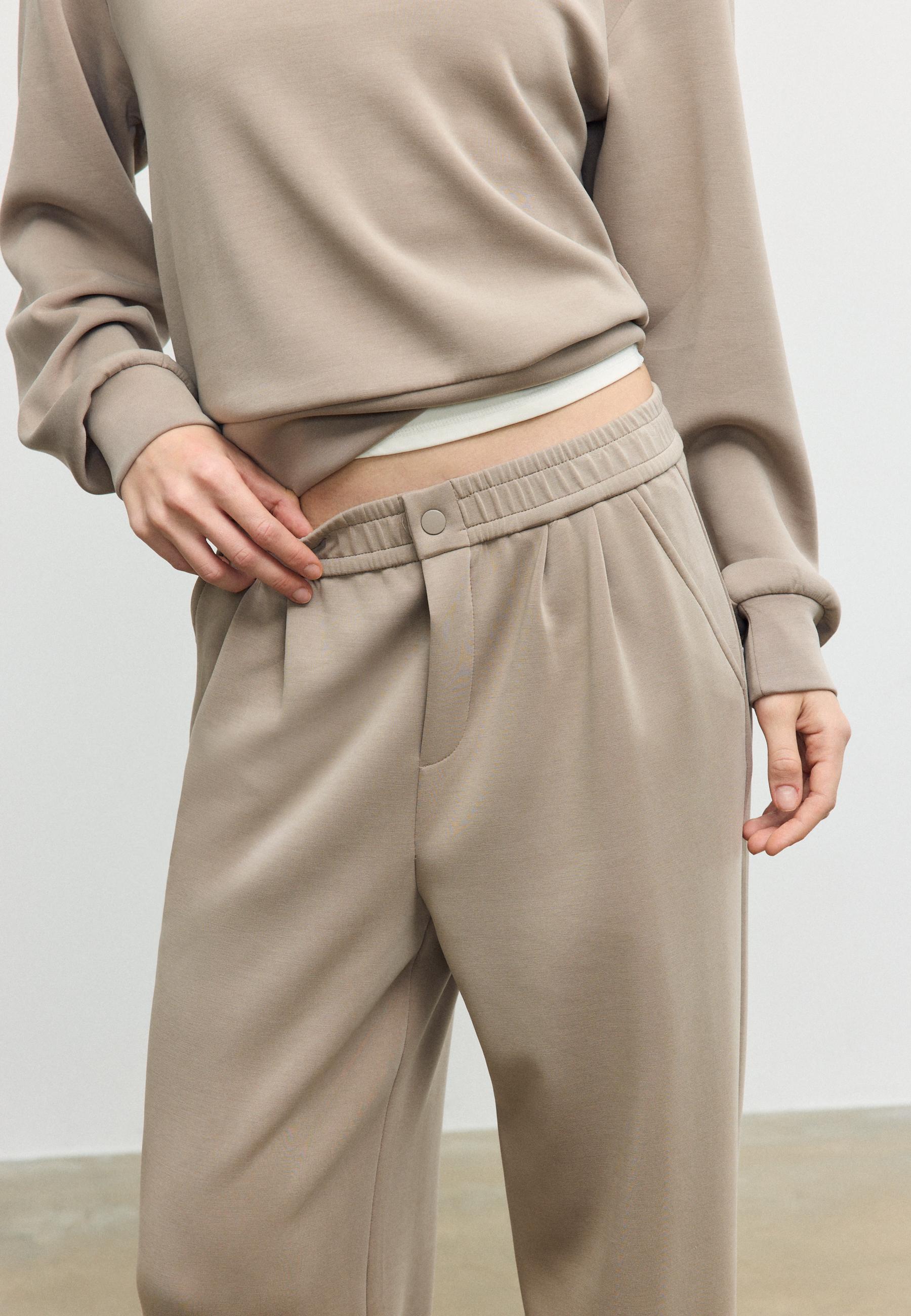 Soft-touch darted trousers — Beige
