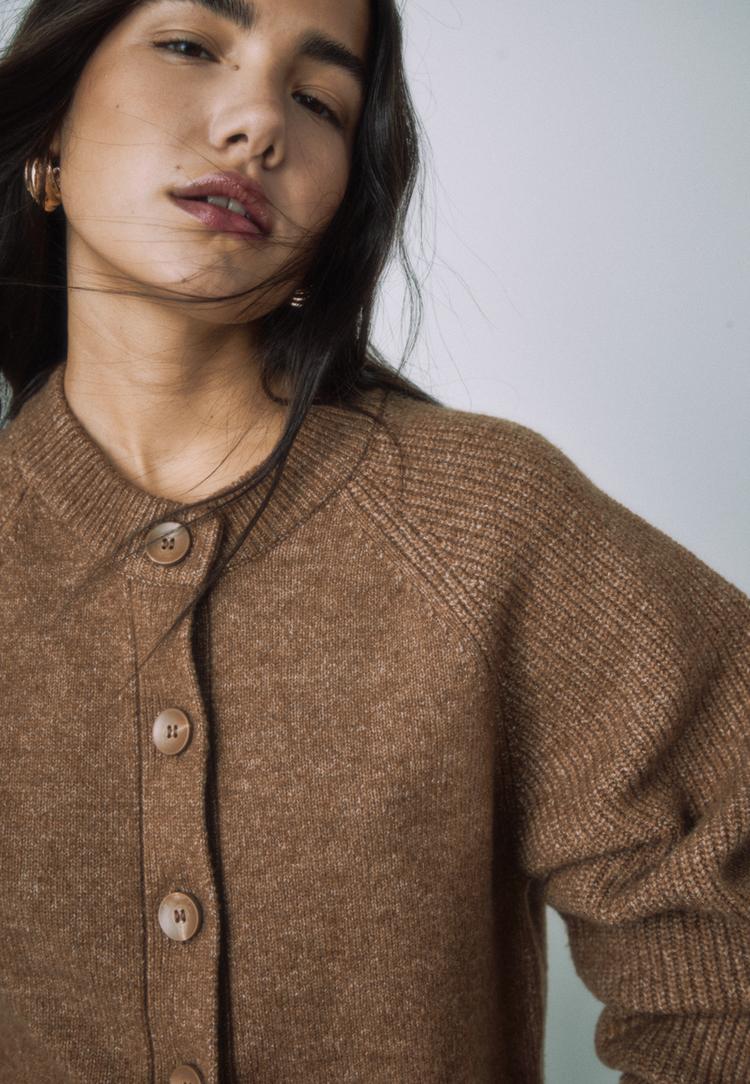 casaco de malha com botoes