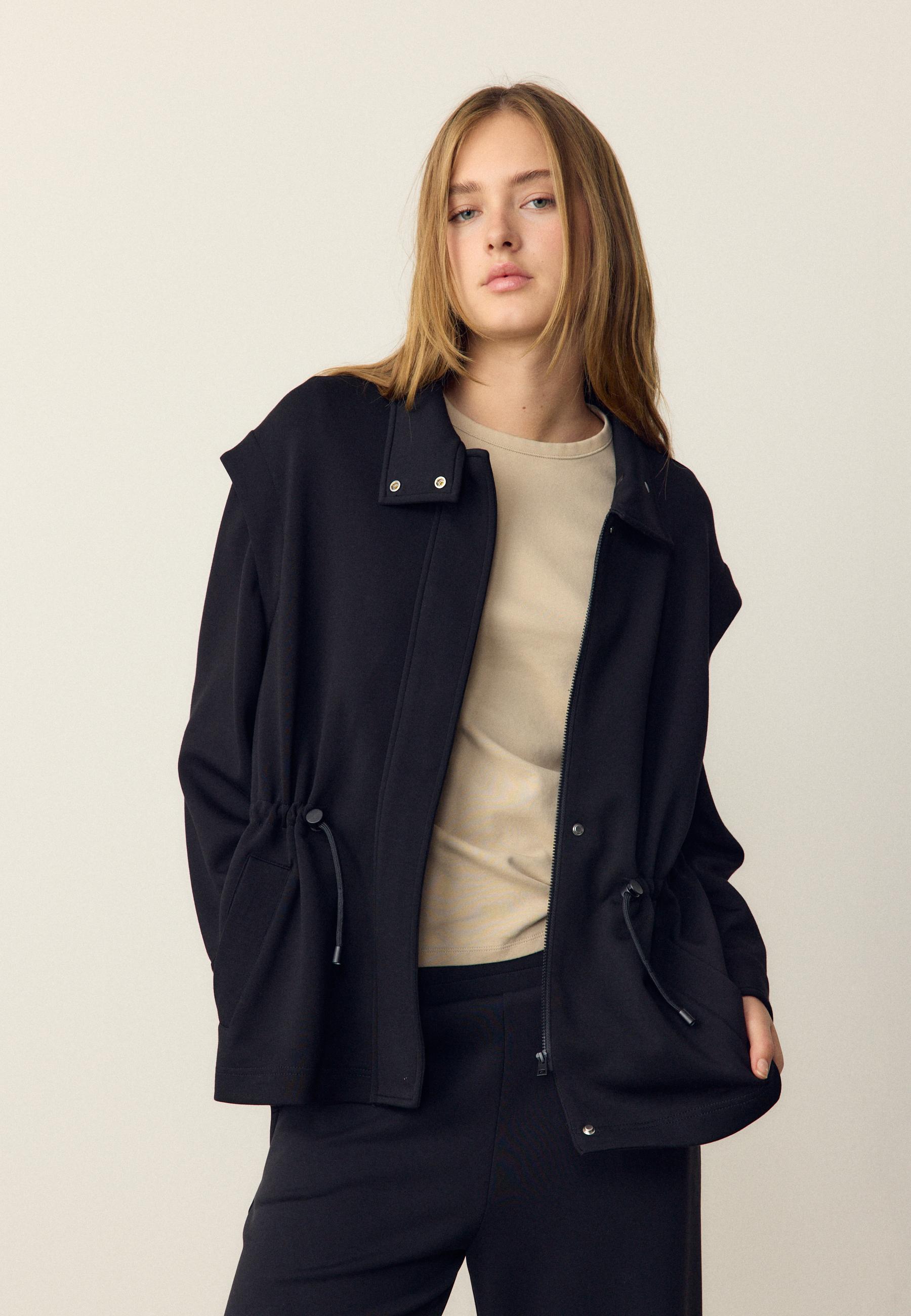 Lightweight jacket with adjustable waist — Black