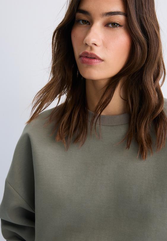 sudadera cropped con fajin