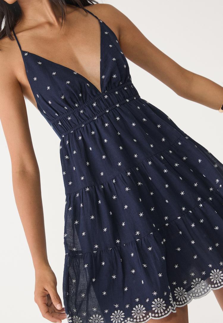 vestido fluido corto bordados