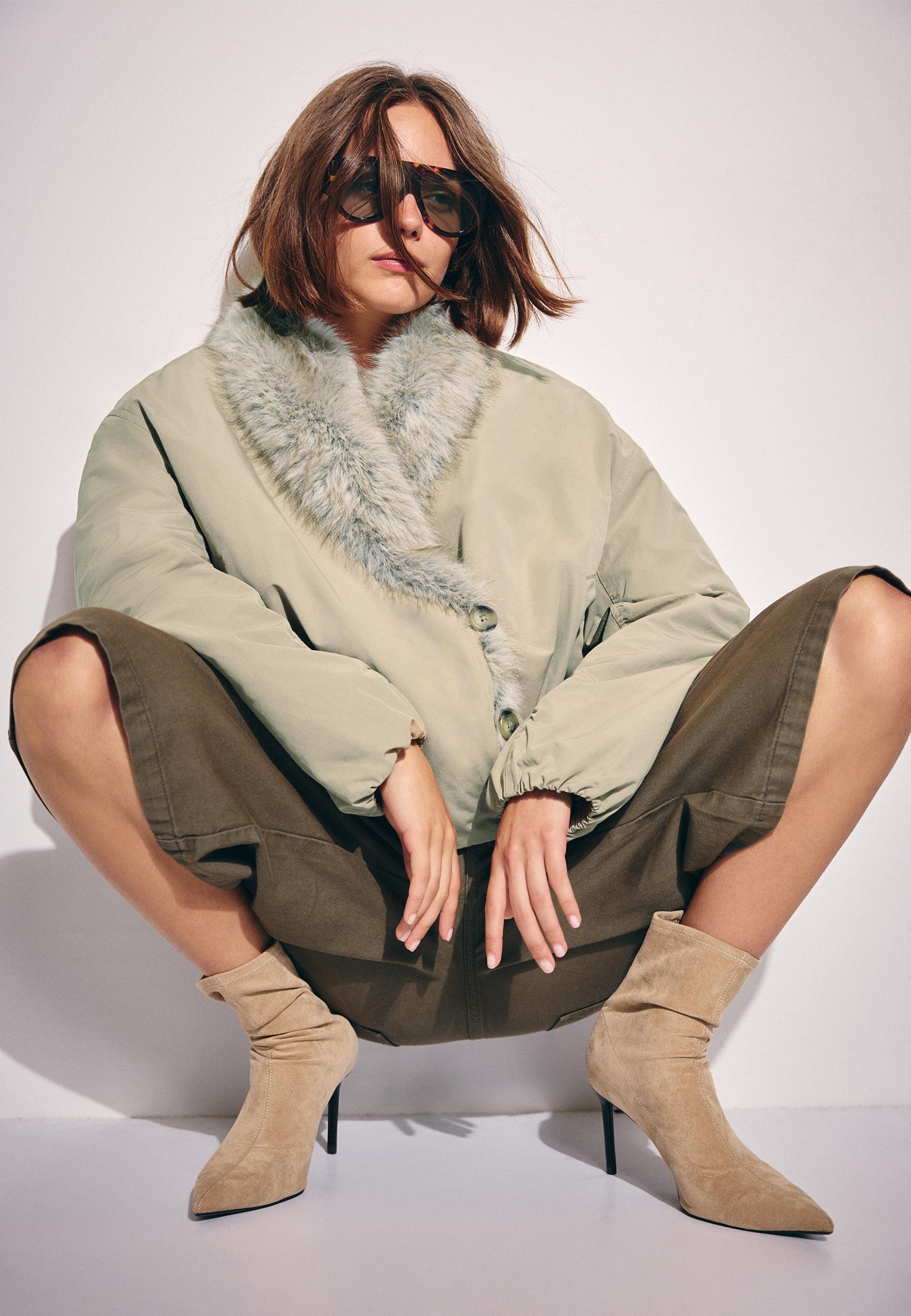 Padded jacket with faux fur collar — Beige