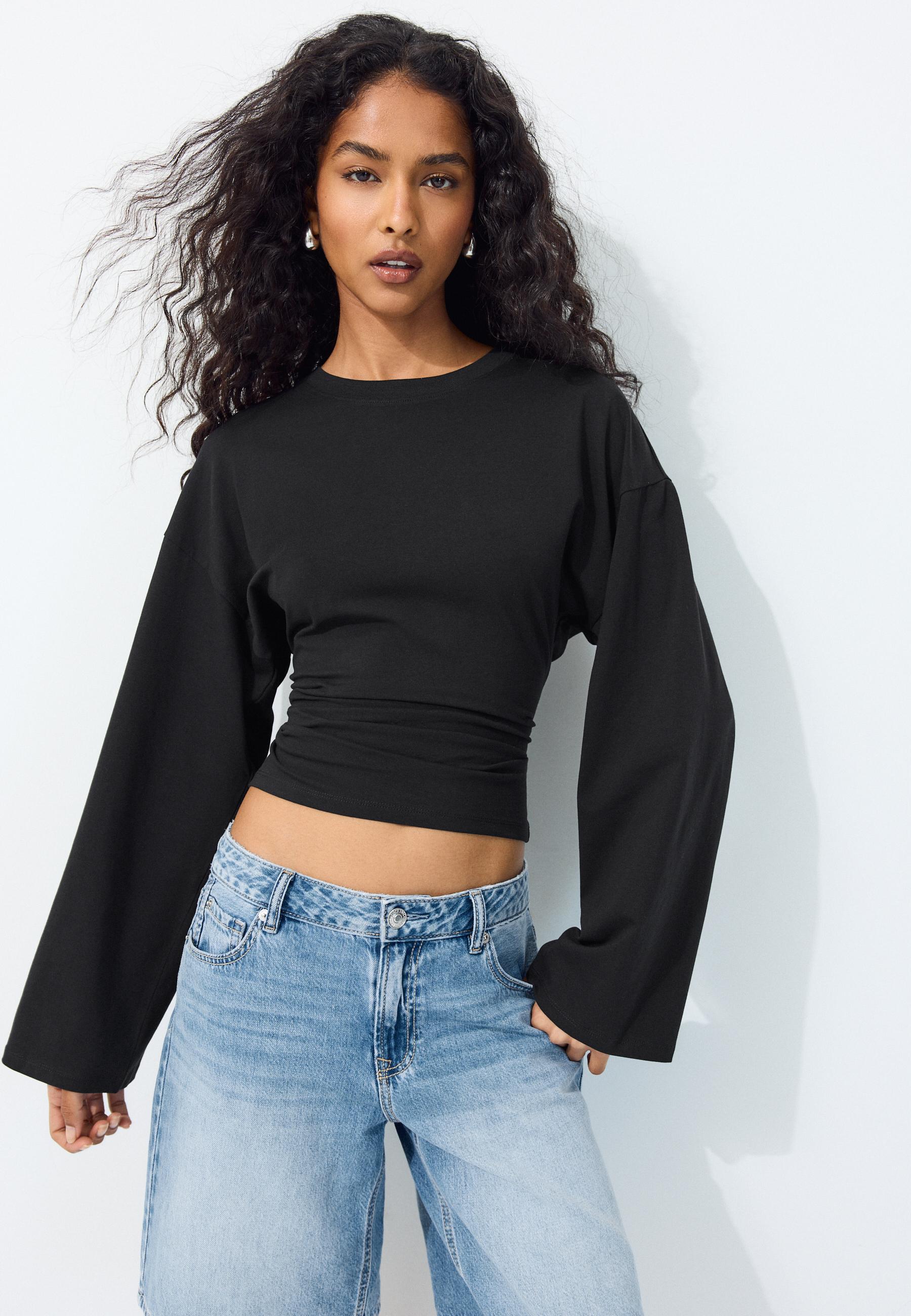 B11 Japanese-inspired long sleeve fitted waist T-shirt — Black
