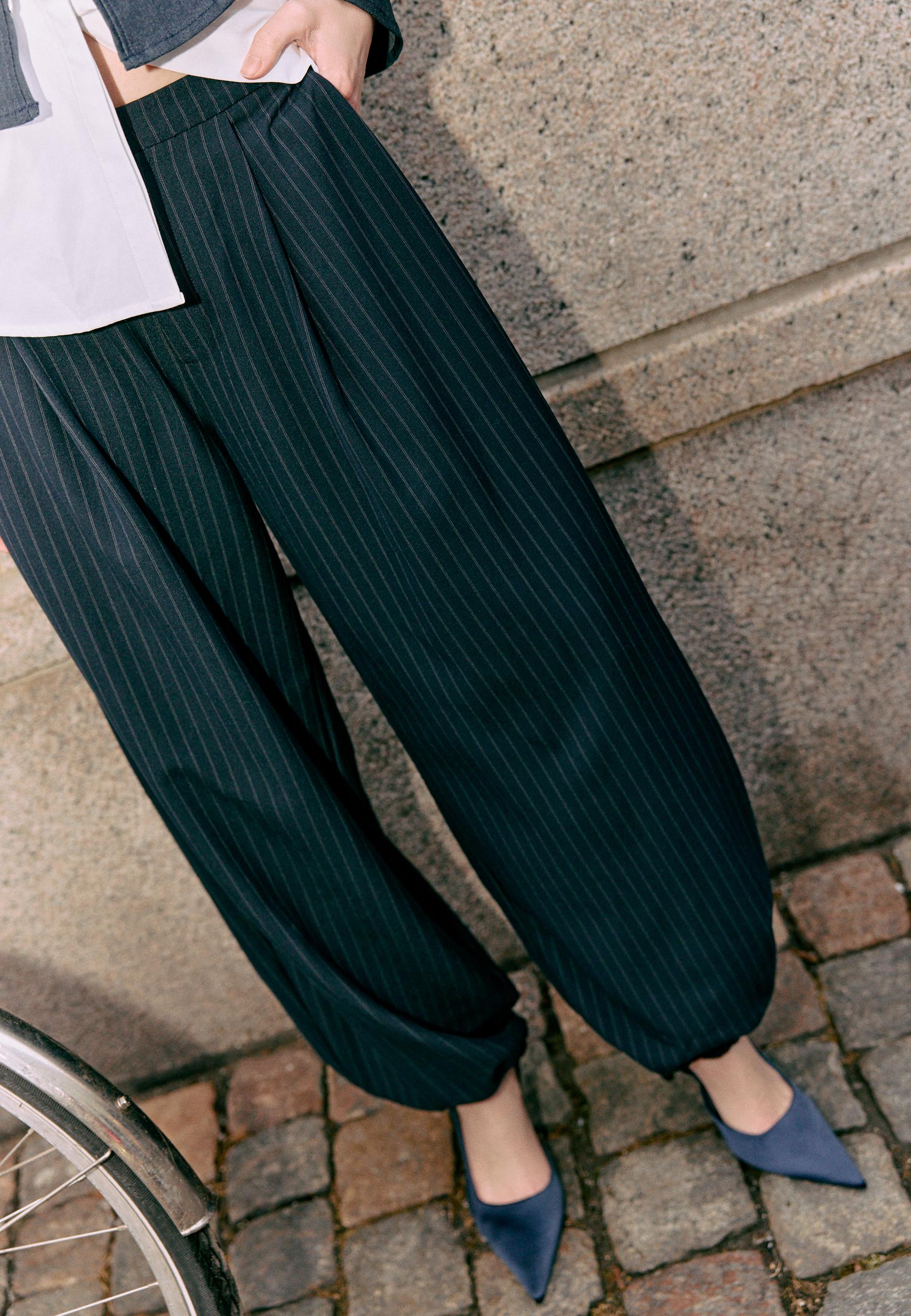 Smart balloon fit trousers — Navy blue