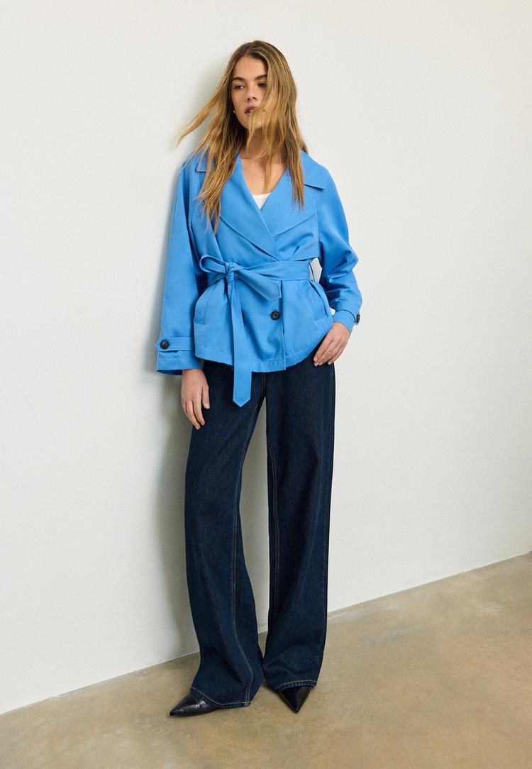 Stradivarius Κοντή, Ριχτή Καμπαρντίνα Με Ζώνη Μπλε Ρουαγιάλ M