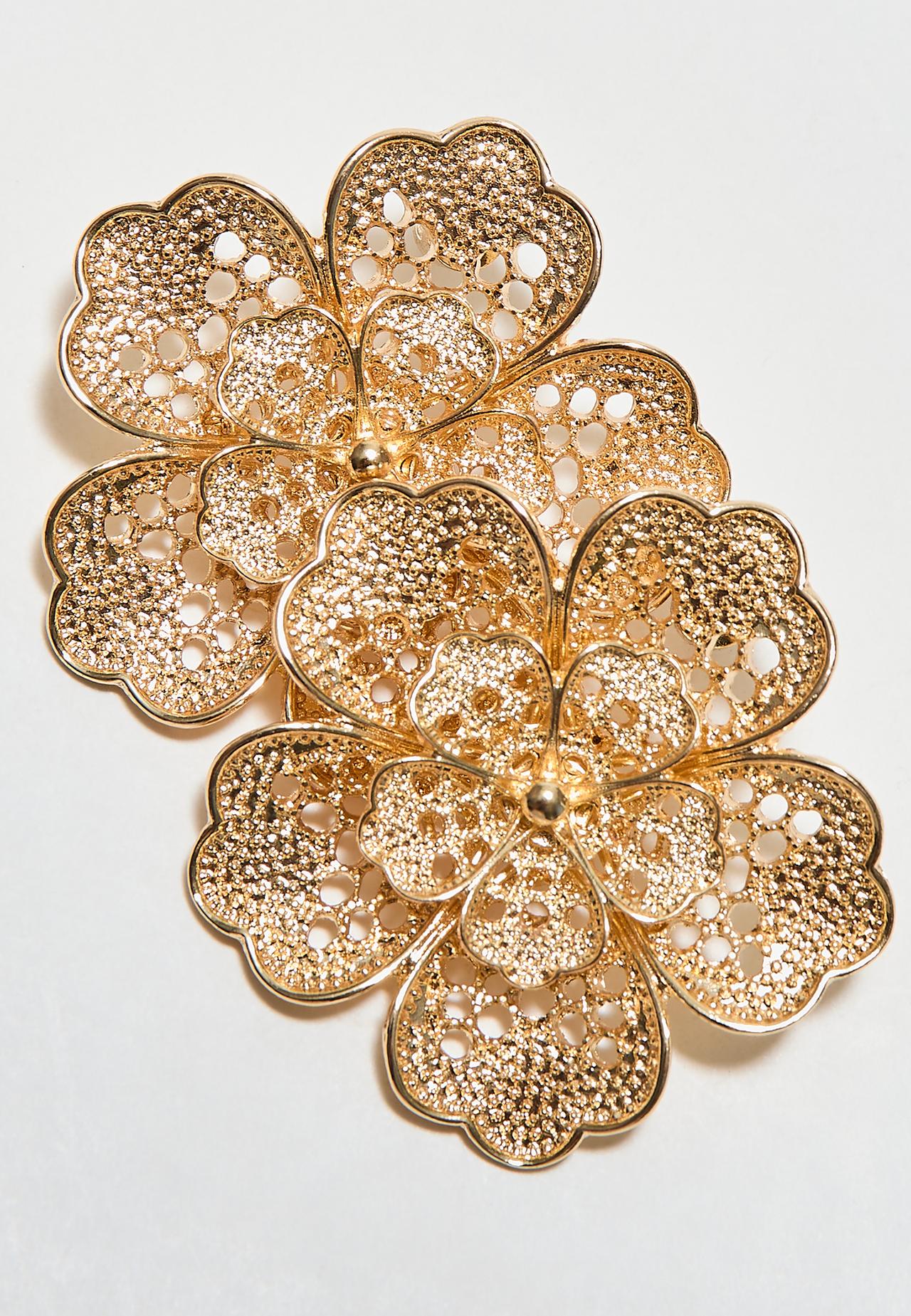 Lace-effect flower earrings — Gold
