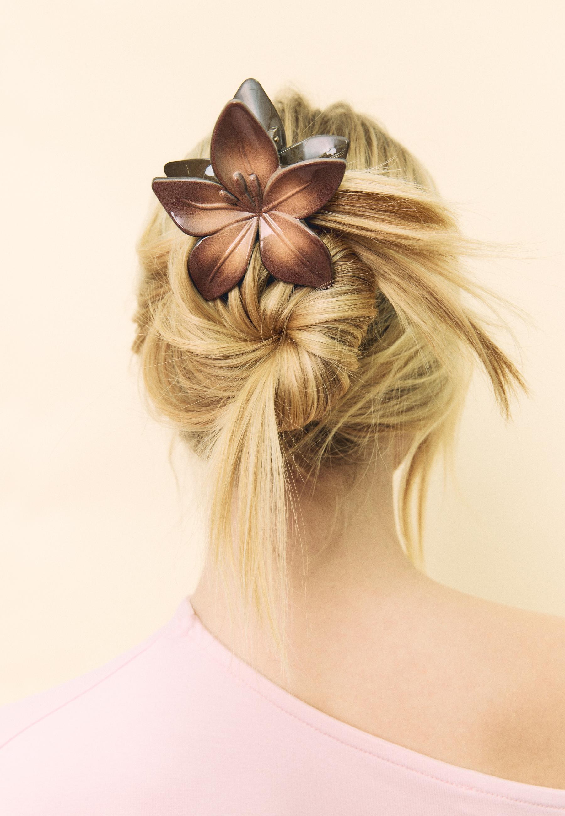 Flower hair clip — Brown