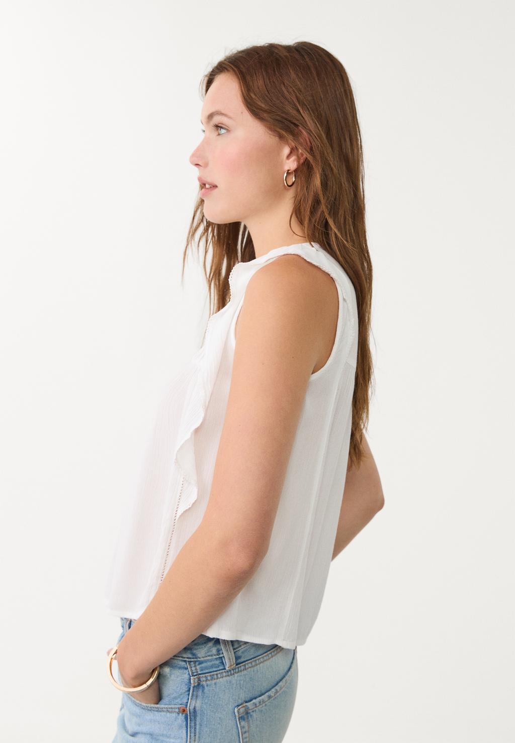 Vid blus med volanger