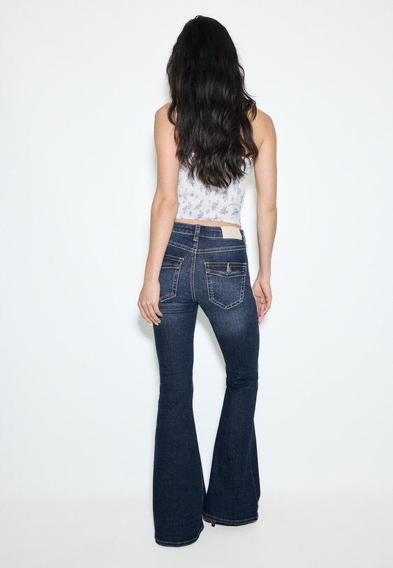 d04 low rise flared jeans