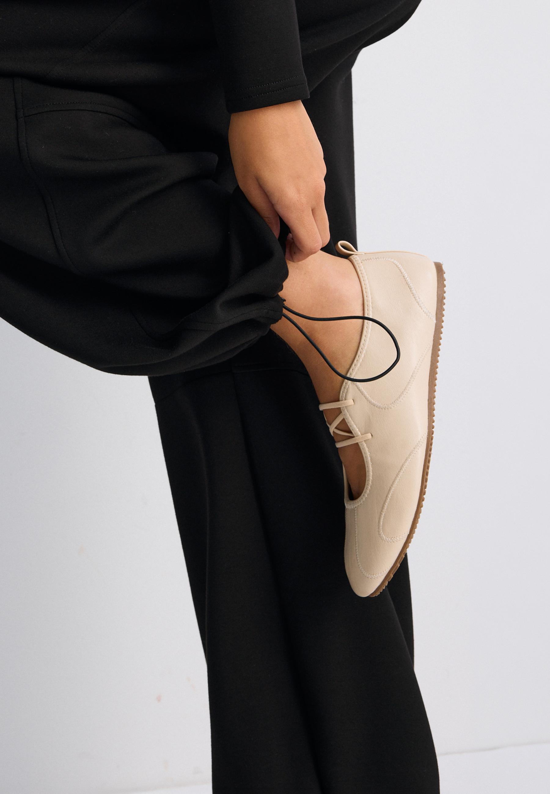 Elasticated sneakerinas — ECRU