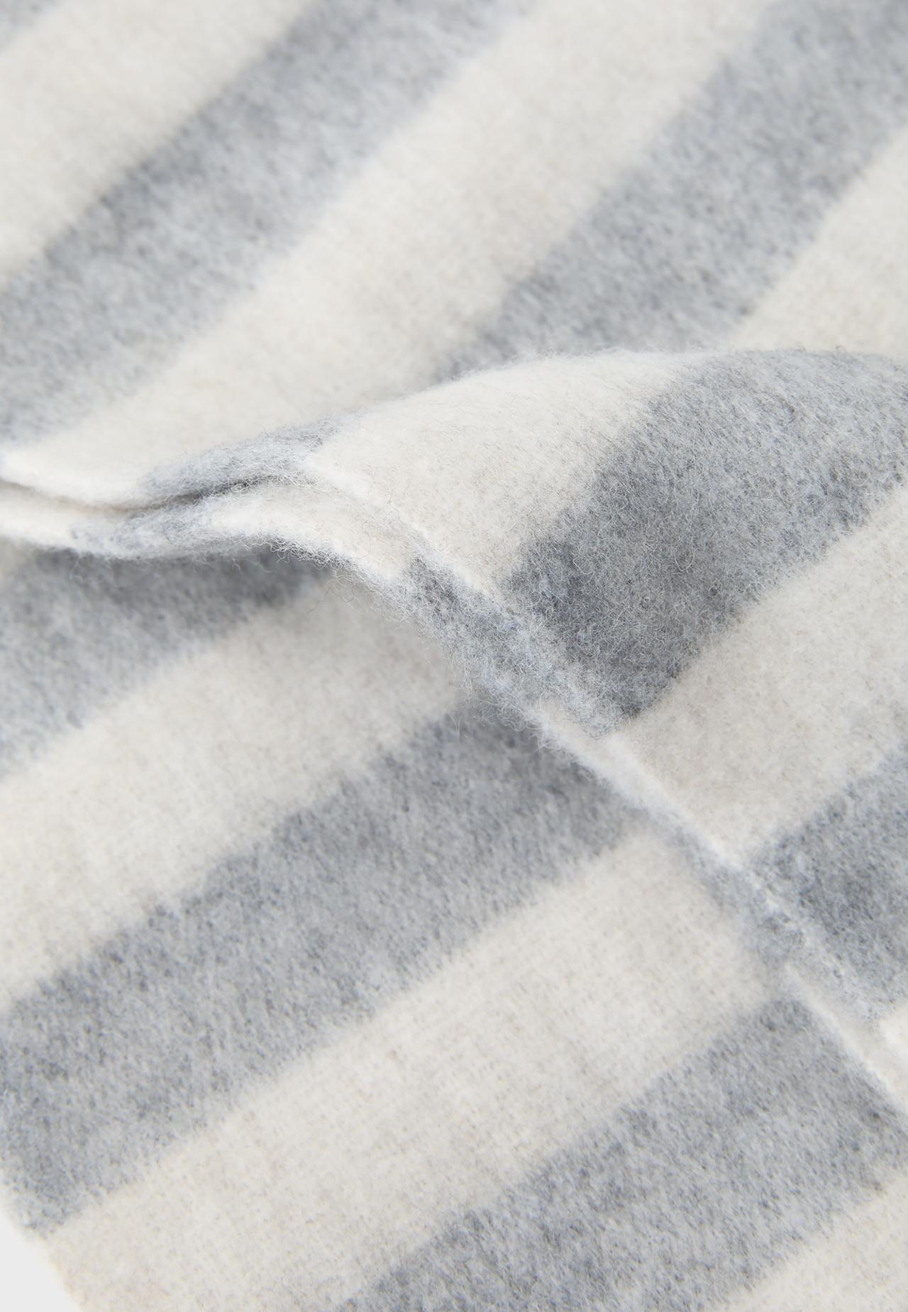 Striped scarf — Grey