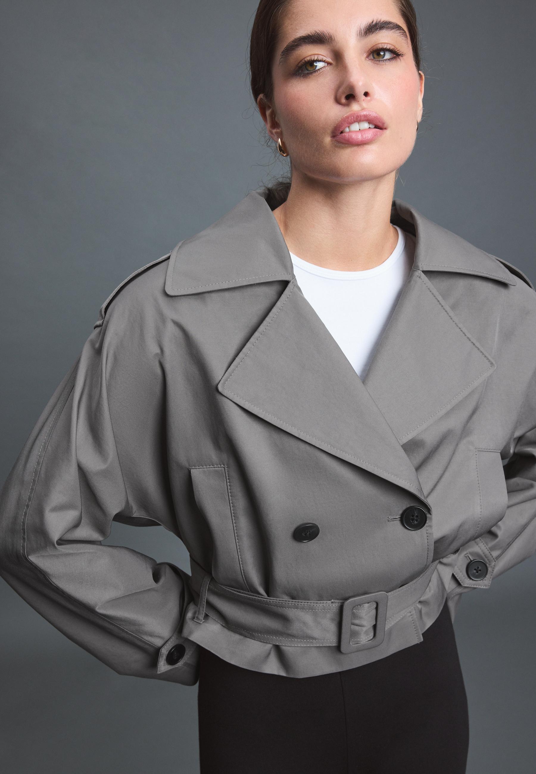 Short trench coat with padded shoulders — Grey