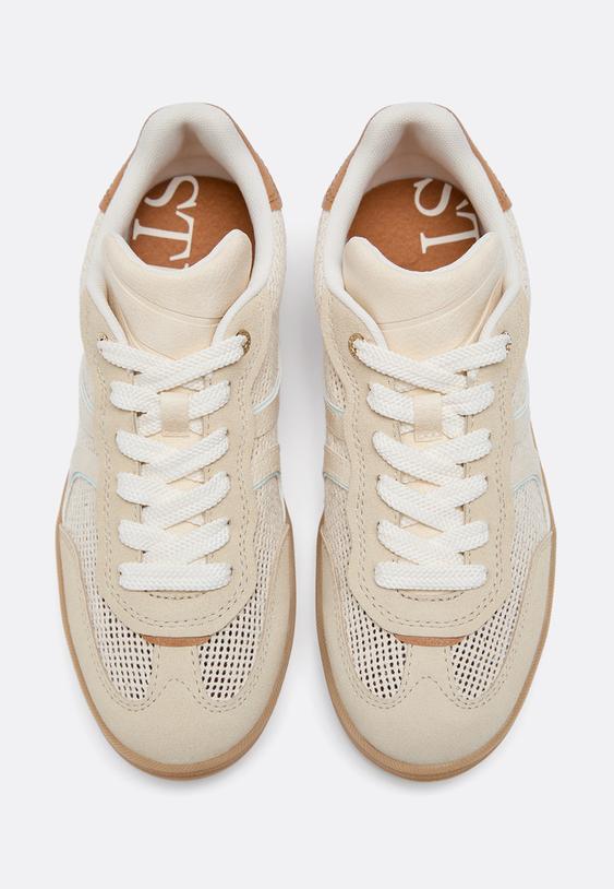 baskets perforees details cuir