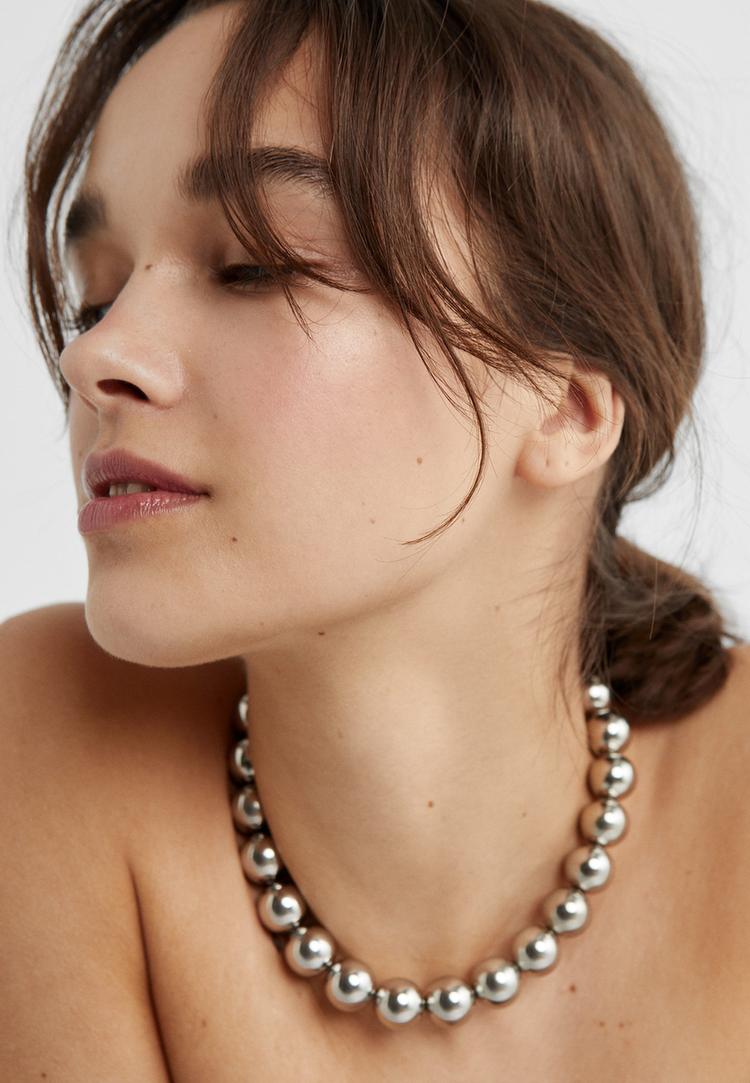 collier perles metalliques