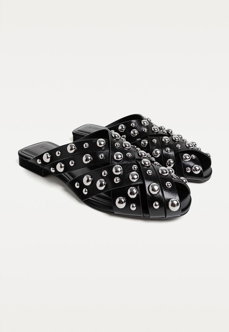 zapatos planos destalonados tachas