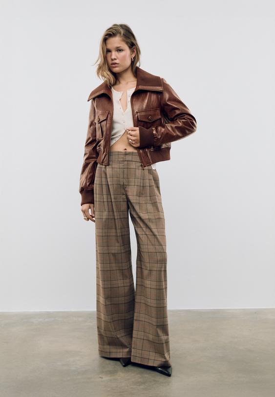 kurze-jacke-in-lederoptik-mit-taschen