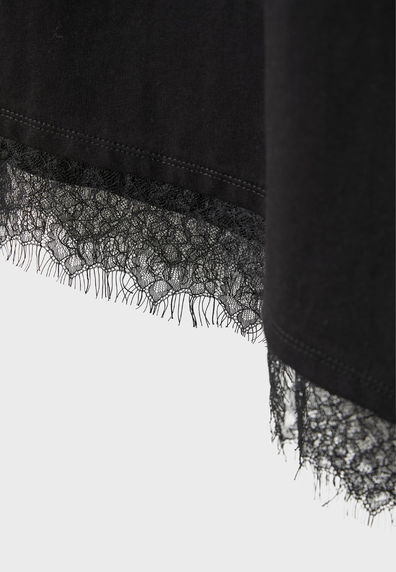Short sleeve T-shirt with lace hem — Black