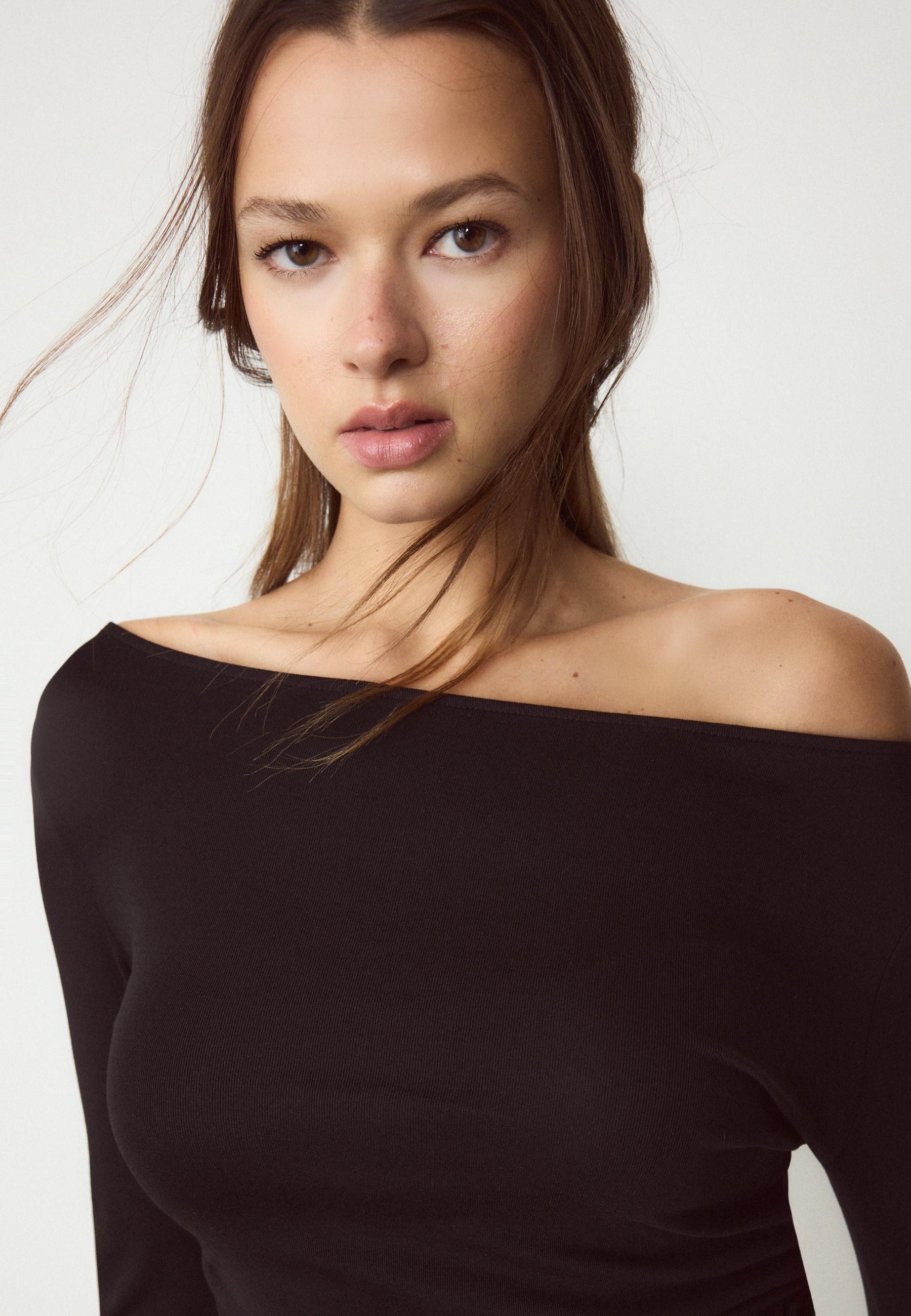 Long sleeve T-shirt with gathering — Black