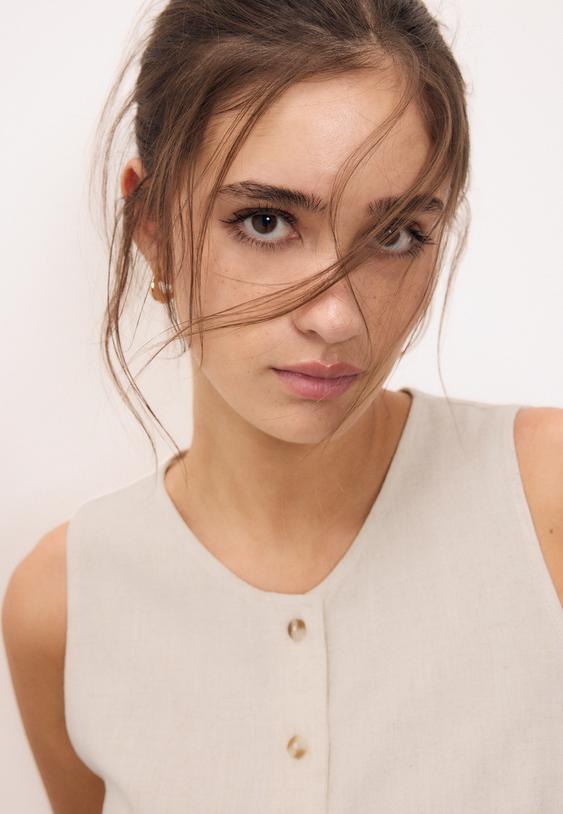 Stradivarius Mouwloze Top Met Knopen Steen Xl