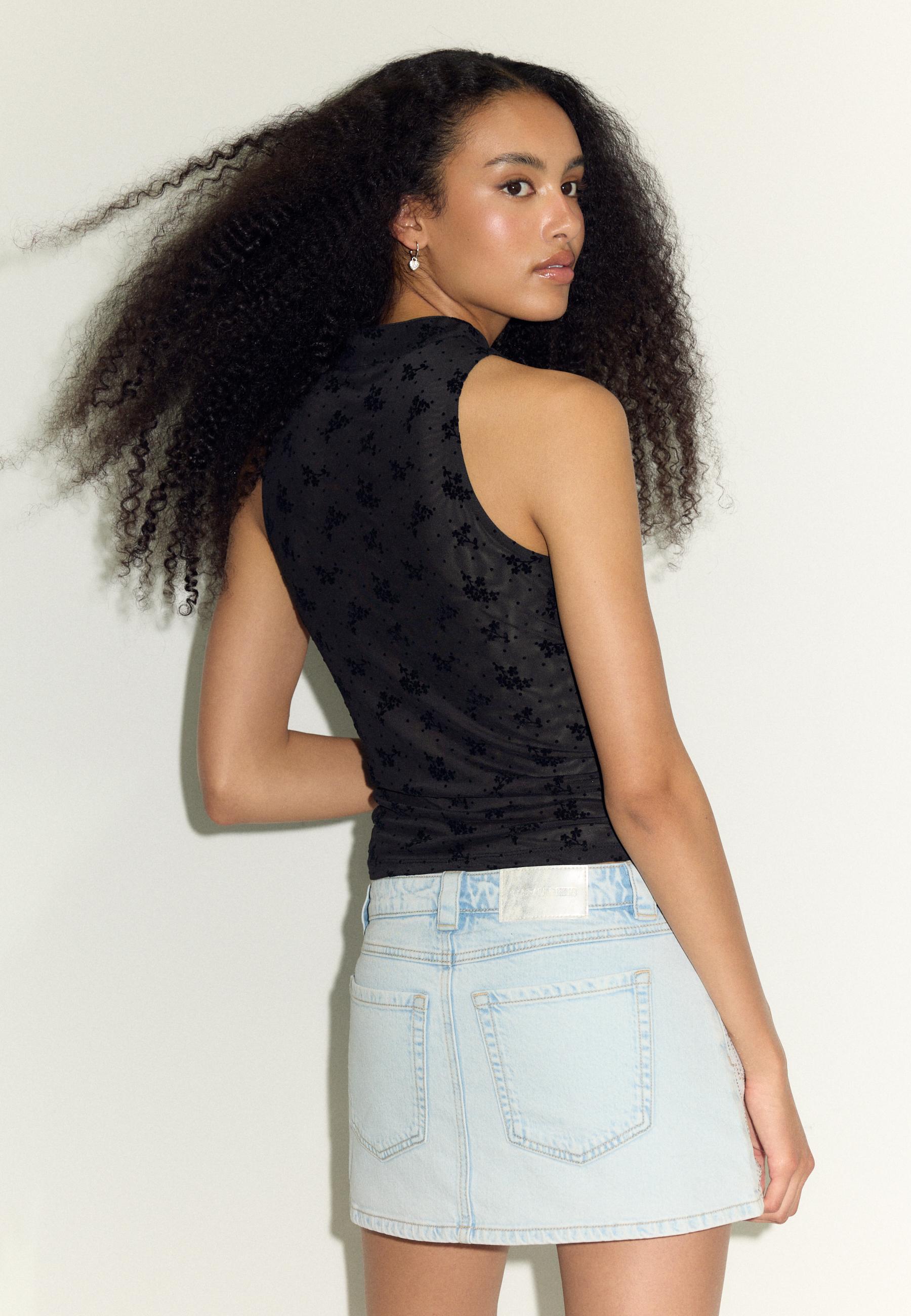 Sleeveless stand collar top with split — Black