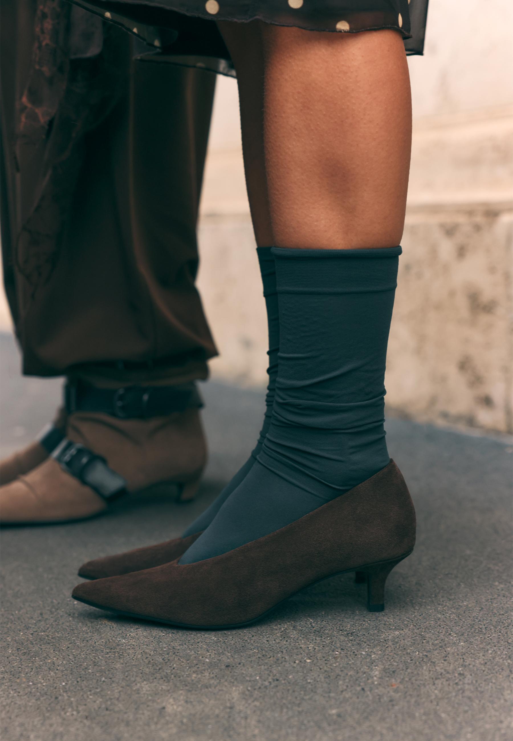 Closed leather heel shoes — BROWN